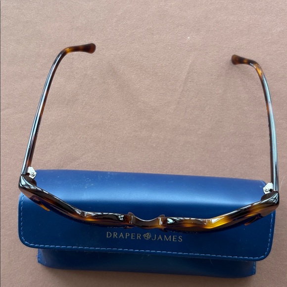 Draper James Brown Heart Sunglasses - Picture 8 of 8